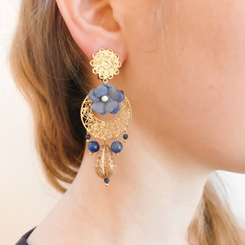 Boucles D'oreilles Clips En Argent Massif Avec Fleurs Et Cabochons Bleus - Occasion Porté